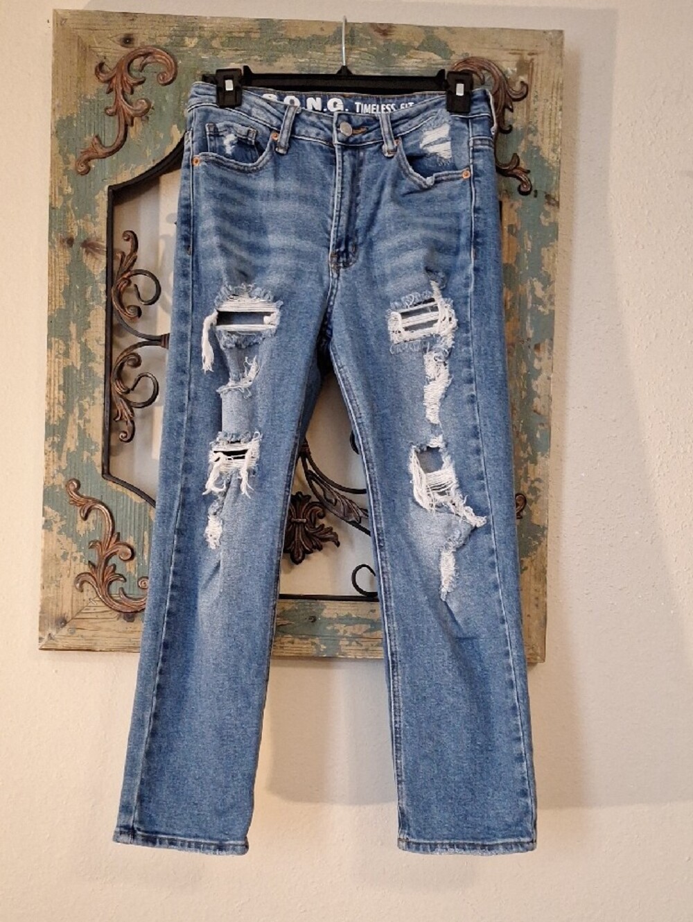 🔥🔥CLEARANCE🔥🔥 Juniors Boyfriend/cropped  Jeans - Light Blue. Size 3